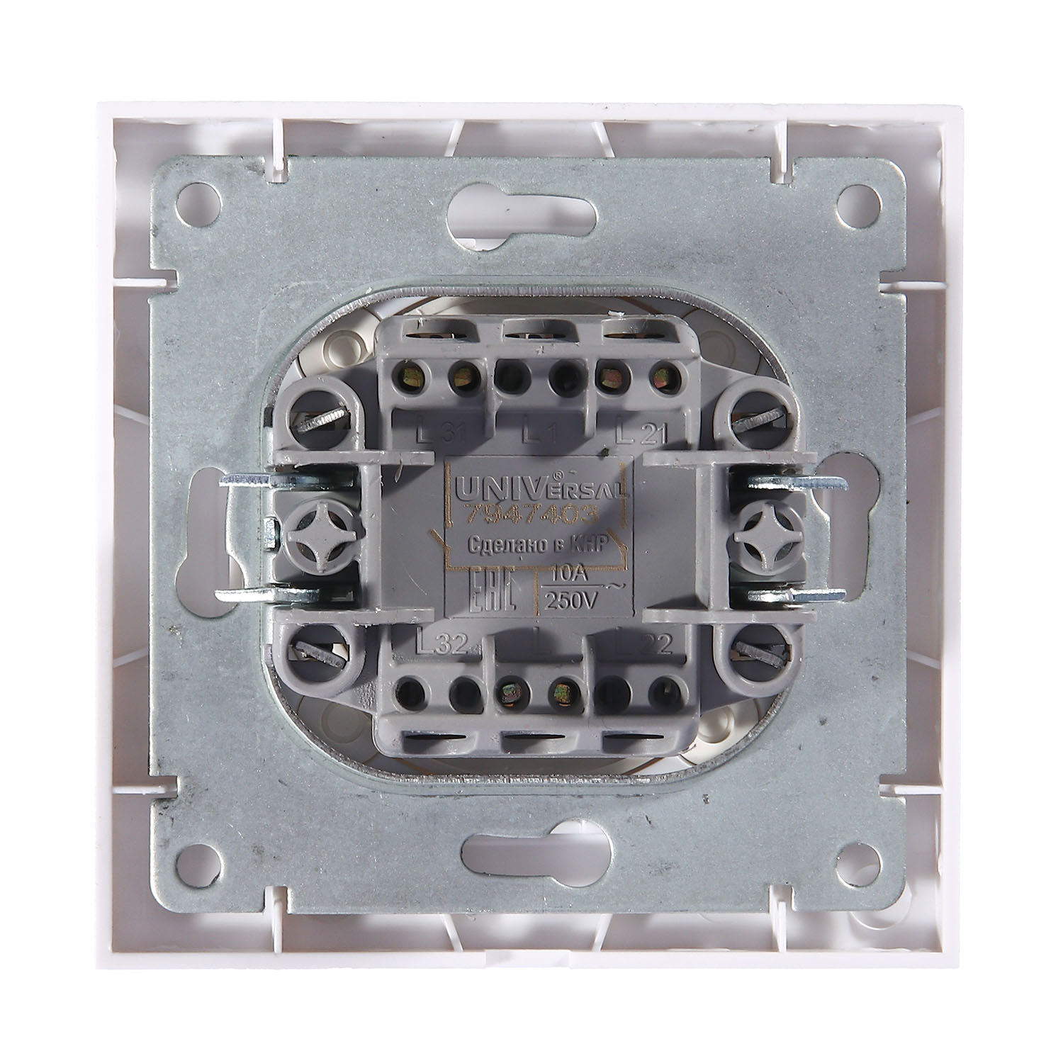 Розетка Бриллиант СП 1-мест. белая сз с крышкой 16А IP20 UNIVersal 7947649 *10100 Розетка Бриллиант СП 1-мест. белая сз с крышкой 16А IP20 UNIVersal 7947649 *10100