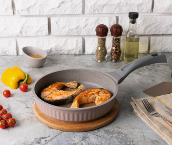 Сковорода алюмин. антипригарная "Kukmara" "Stella" Cappuccino d22см сск220а *1/6