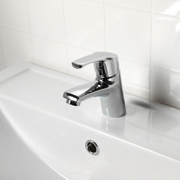 Смеситель для умывальника Milardo Sterm STESB00M01, короткий излив, рычажный